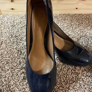Women’s Size 9M Navy Patent Leather Pumps